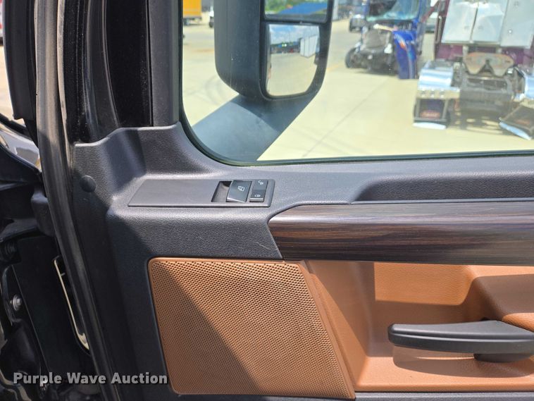 image for item DW7019 2018 Freightliner Cascadia semi truck