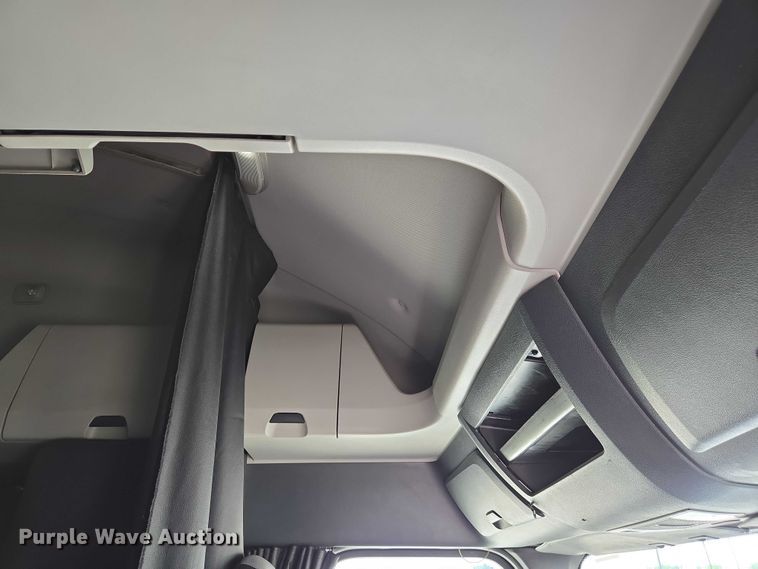 image for item DW7019 2018 Freightliner Cascadia semi truck