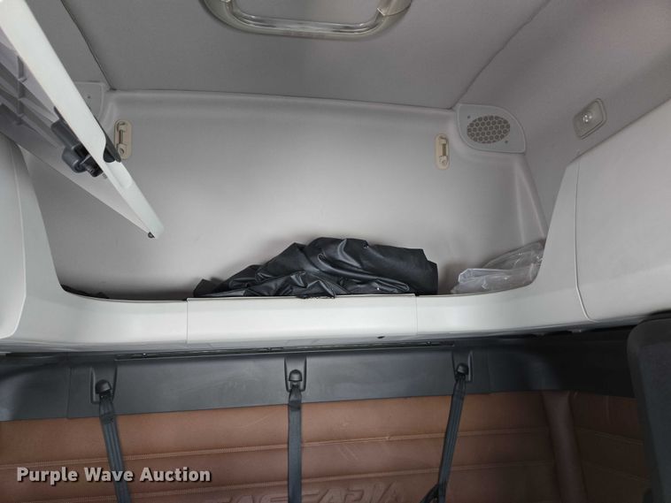 image for item DW7019 2018 Freightliner Cascadia semi truck