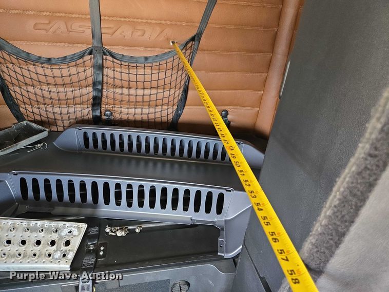 image for item DW7019 2018 Freightliner Cascadia semi truck