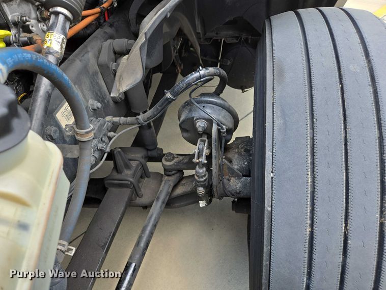 image for item DW7019 2018 Freightliner Cascadia semi truck