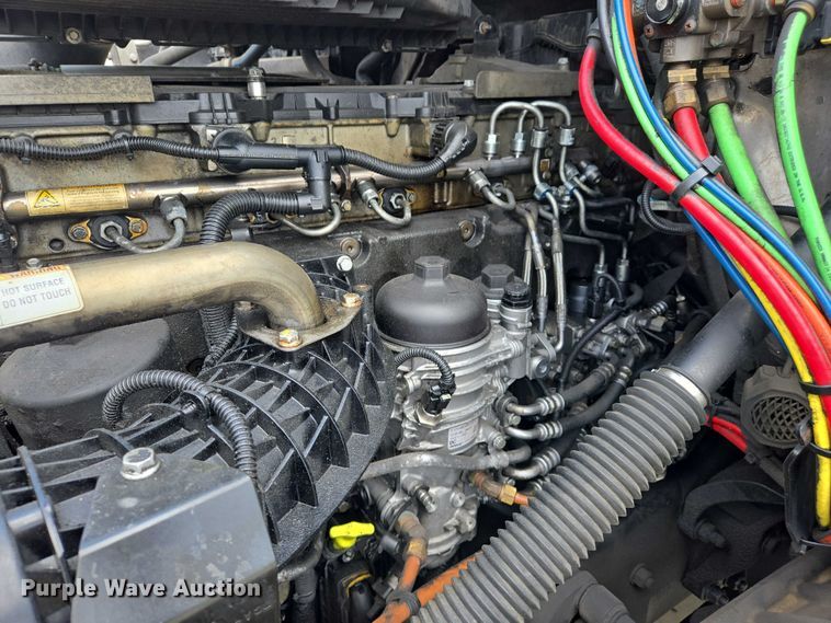 image for item DW7019 2018 Freightliner Cascadia semi truck