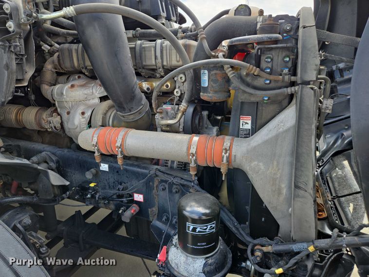 image for item DW7019 2018 Freightliner Cascadia semi truck