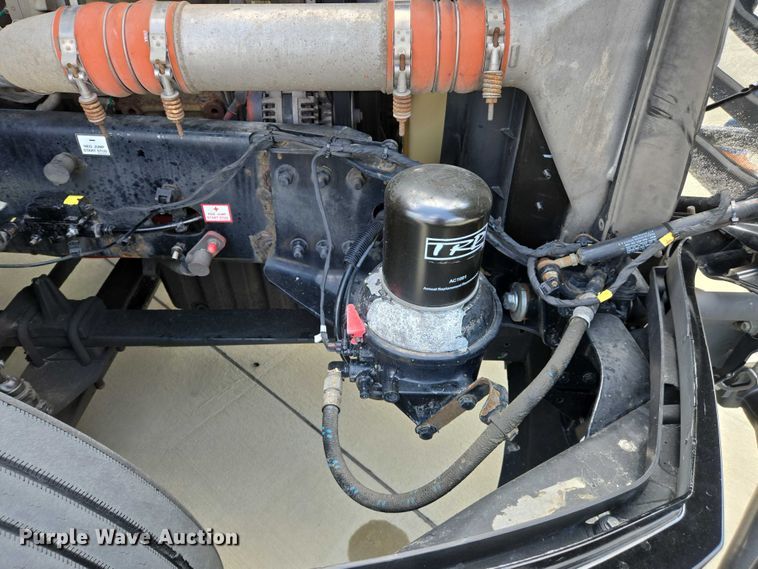 image for item DW7019 2018 Freightliner Cascadia semi truck