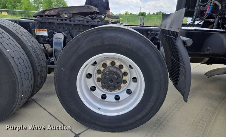 image for item DW7019 2018 Freightliner Cascadia semi truck