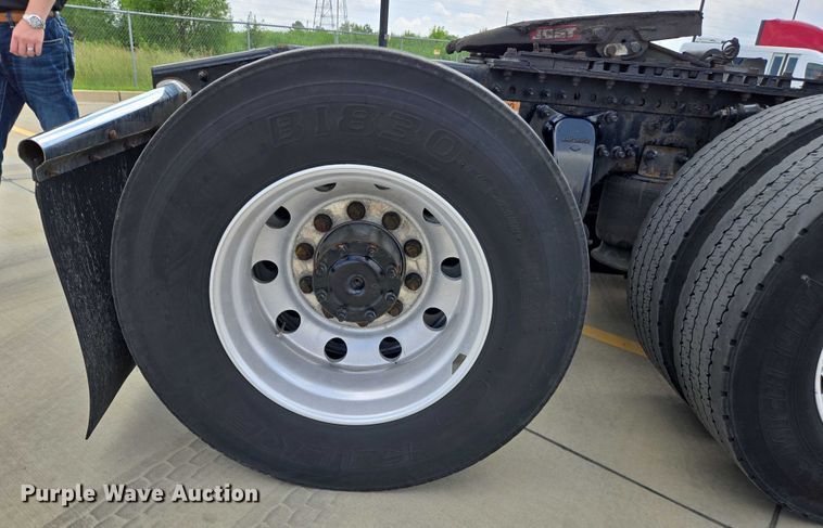 image for item DW7019 2018 Freightliner Cascadia semi truck