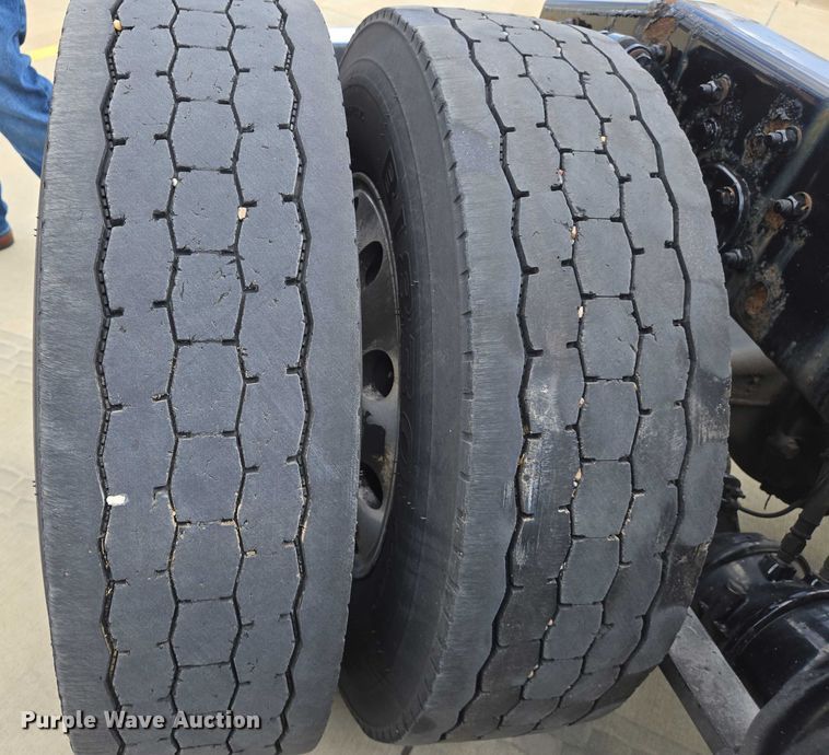 image for item DW7019 2018 Freightliner Cascadia semi truck