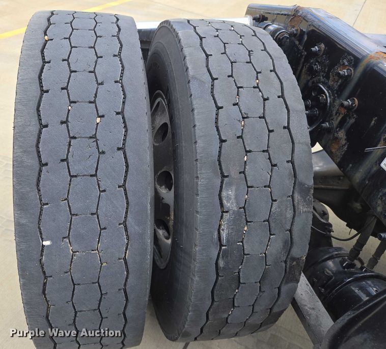 image for item DW7019 2018 Freightliner Cascadia semi truck