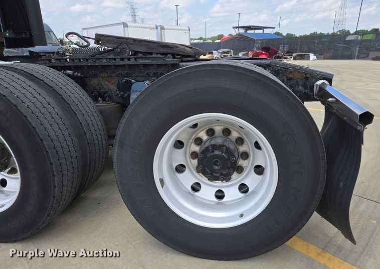 image for item DW7019 2018 Freightliner Cascadia semi truck