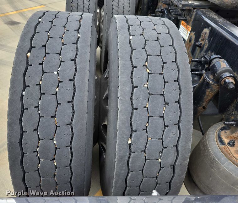 image for item DW7019 2018 Freightliner Cascadia semi truck