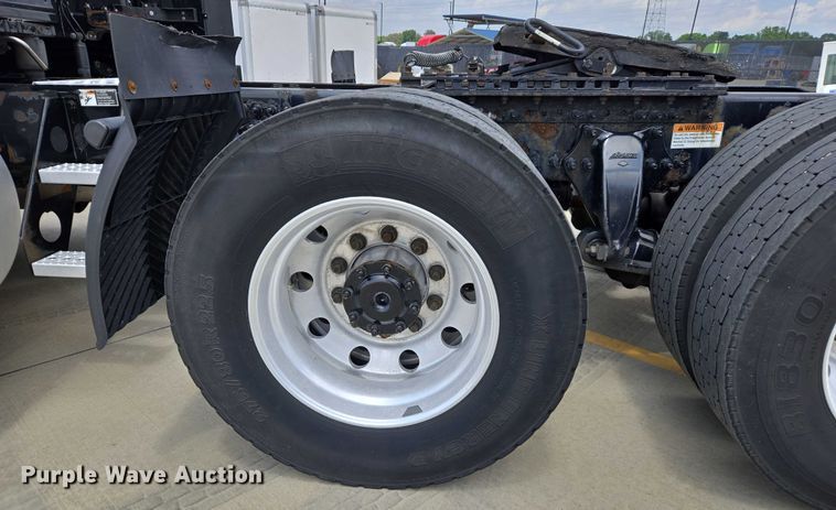 image for item DW7019 2018 Freightliner Cascadia semi truck