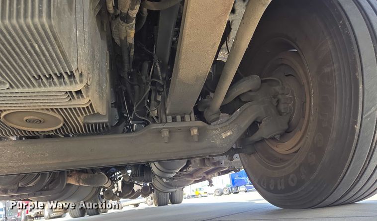 image for item DW7020 2019 Peterbilt 579 semi truck