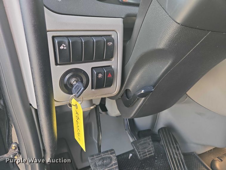 image for item DW7020 2019 Peterbilt 579 semi truck