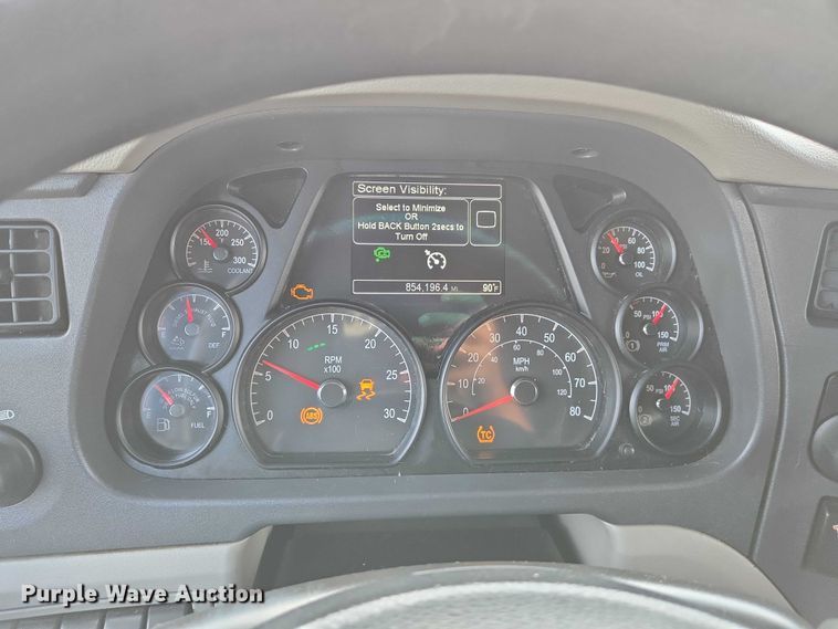 image for item DW7020 2019 Peterbilt 579 semi truck