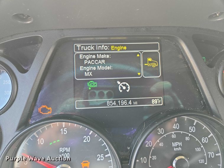 image for item DW7020 2019 Peterbilt 579 semi truck