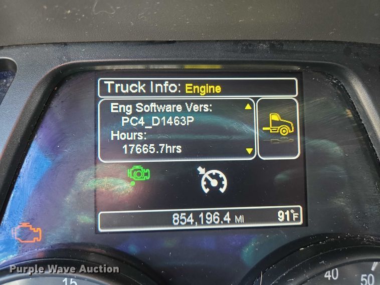 image for item DW7020 2019 Peterbilt 579 semi truck