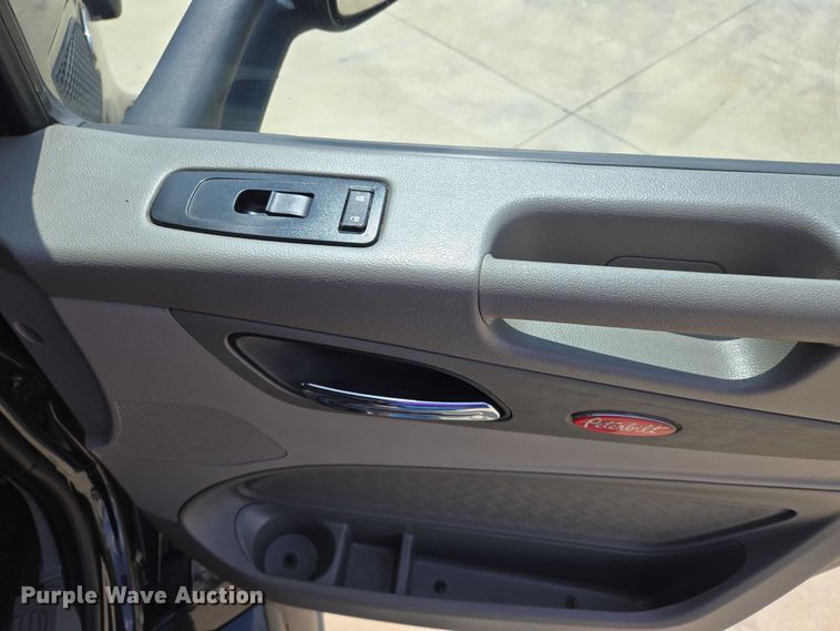 image for item DW7020 2019 Peterbilt 579 semi truck