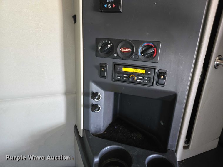 image for item DW7020 2019 Peterbilt 579 semi truck