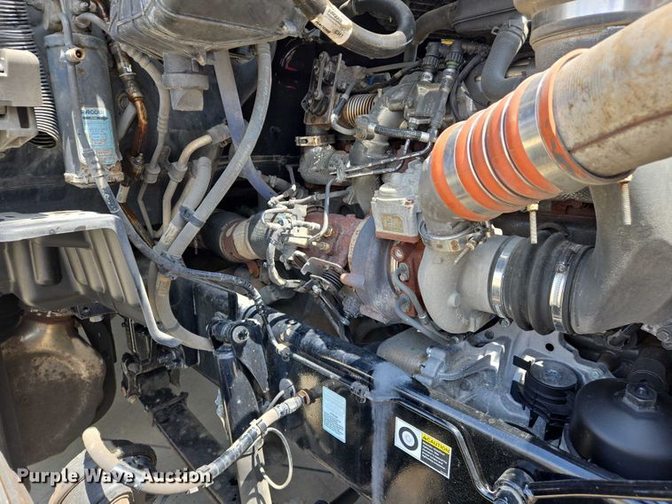 image for item DW7020 2019 Peterbilt 579 semi truck