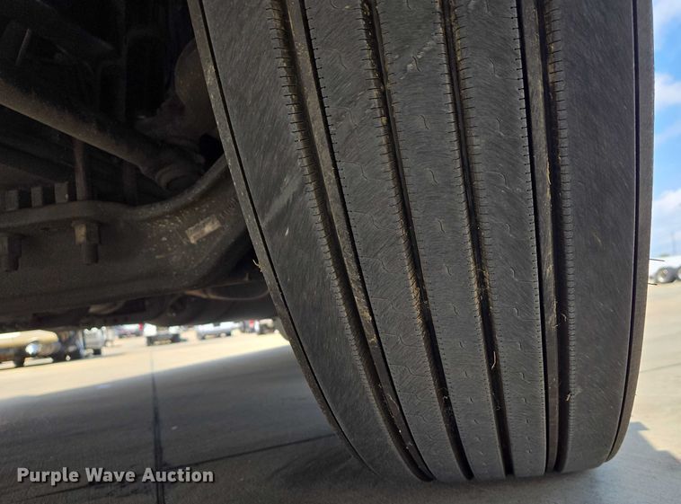 image for item DW7020 2019 Peterbilt 579 semi truck