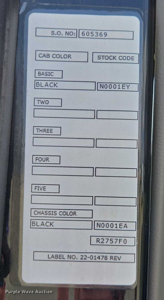 image for item DW7020 2019 Peterbilt 579 semi truck