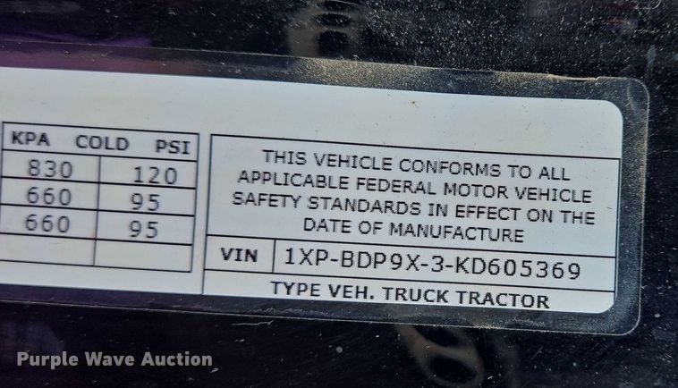 image for item DW7020 2019 Peterbilt 579 semi truck