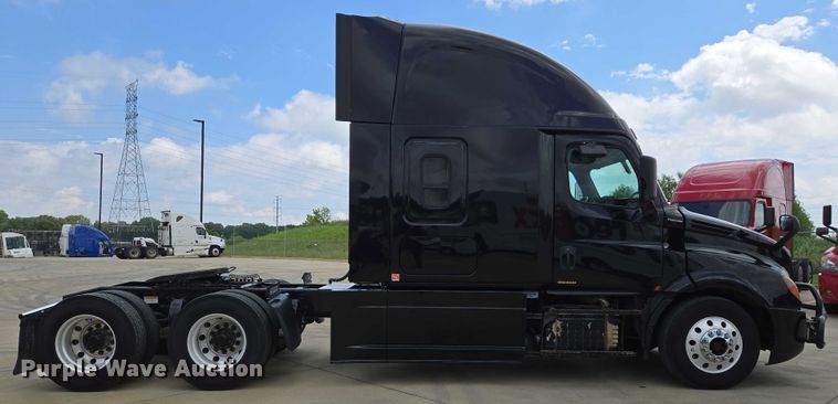 image for item DW7021 2019 Freightliner Cascadia semi truck