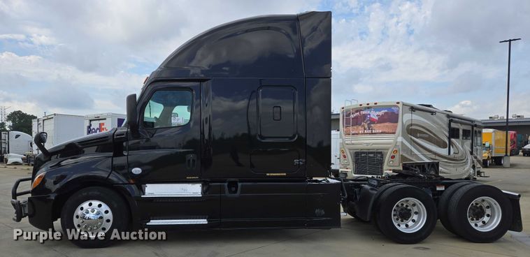 image for item DW7021 2019 Freightliner Cascadia semi truck