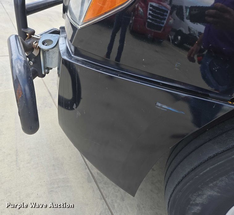 image for item DW7021 2019 Freightliner Cascadia semi truck