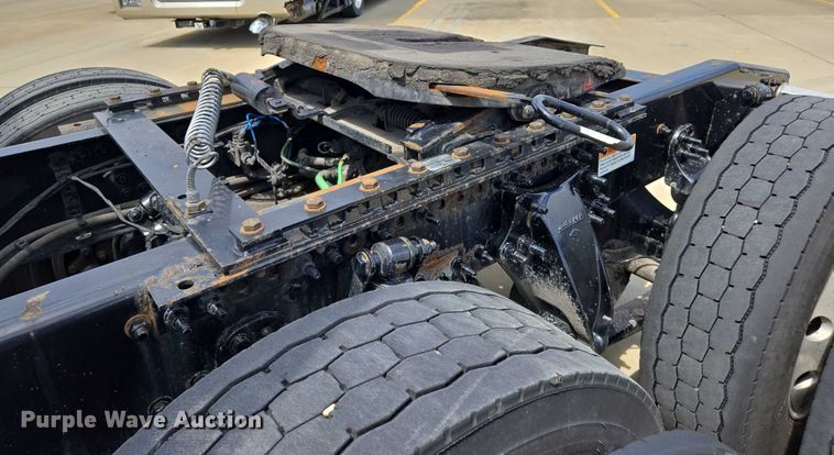 image for item DW7021 2019 Freightliner Cascadia semi truck