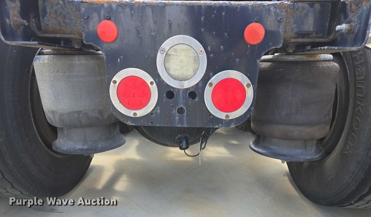 image for item DW7021 2019 Freightliner Cascadia semi truck