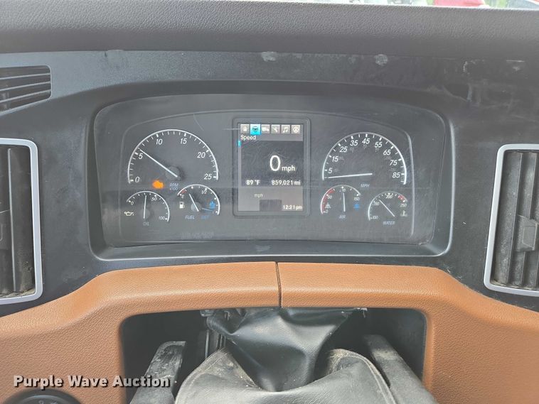 image for item DW7021 2019 Freightliner Cascadia semi truck