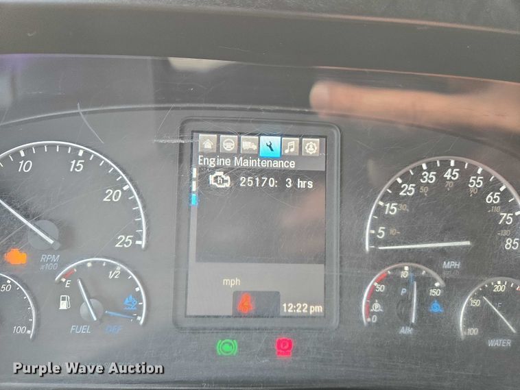 image for item DW7021 2019 Freightliner Cascadia semi truck