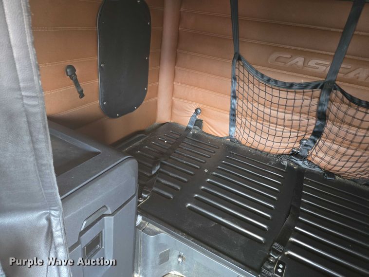 image for item DW7021 2019 Freightliner Cascadia semi truck