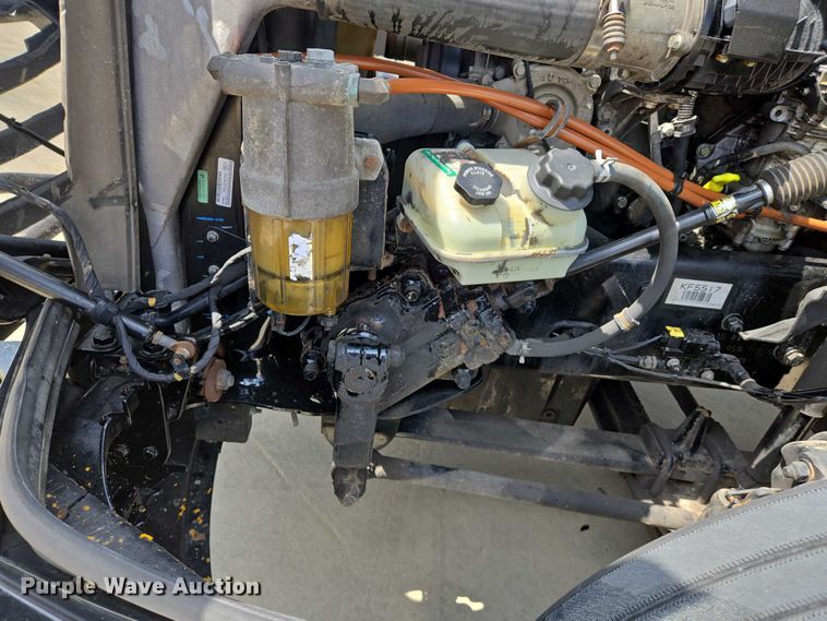 image for item DW7021 2019 Freightliner Cascadia semi truck