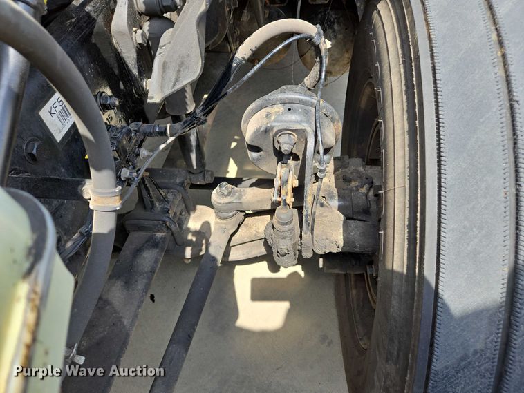 image for item DW7021 2019 Freightliner Cascadia semi truck