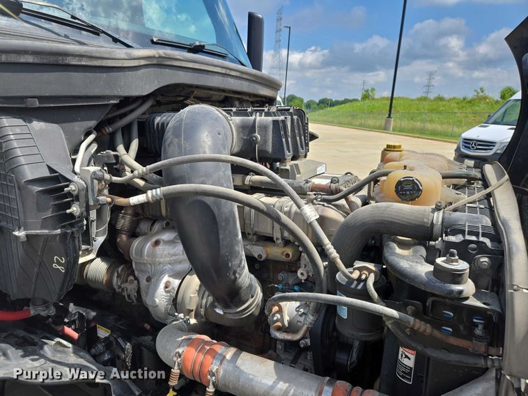 image for item DW7021 2019 Freightliner Cascadia semi truck