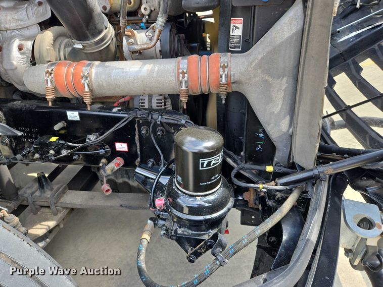 image for item DW7021 2019 Freightliner Cascadia semi truck