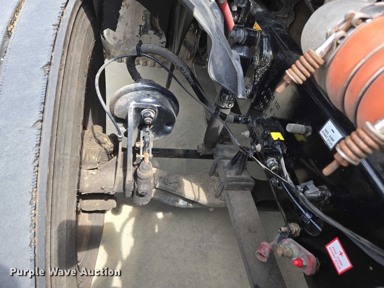 image for item DW7021 2019 Freightliner Cascadia semi truck