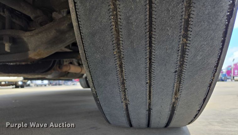 image for item DW7021 2019 Freightliner Cascadia semi truck