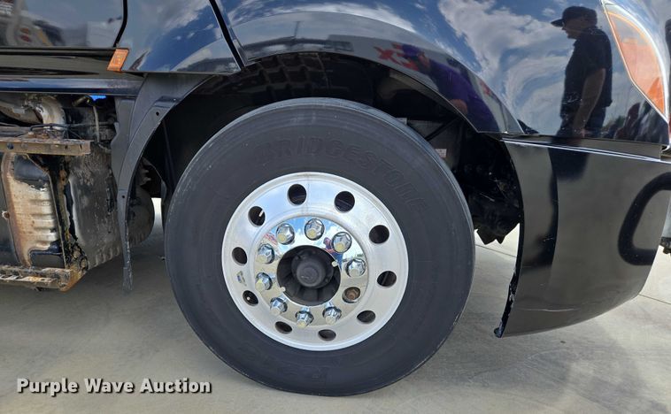 image for item DW7021 2019 Freightliner Cascadia semi truck