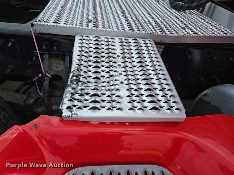 image for item DW7022 2020 Peterbilt 579 semi truck