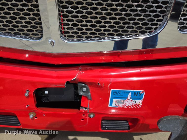 image for item DW7022 2020 Peterbilt 579 semi truck