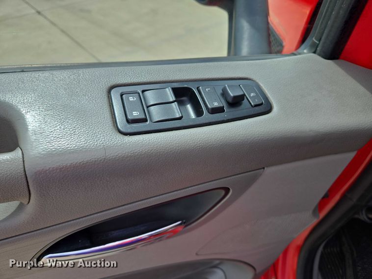 image for item DW7022 2020 Peterbilt 579 semi truck