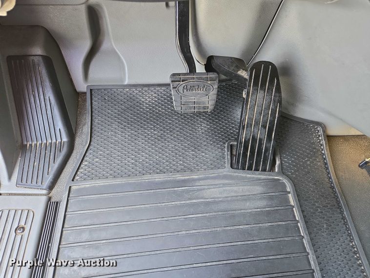 image for item DW7022 2020 Peterbilt 579 semi truck