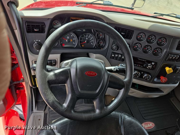 image for item DW7022 2020 Peterbilt 579 semi truck