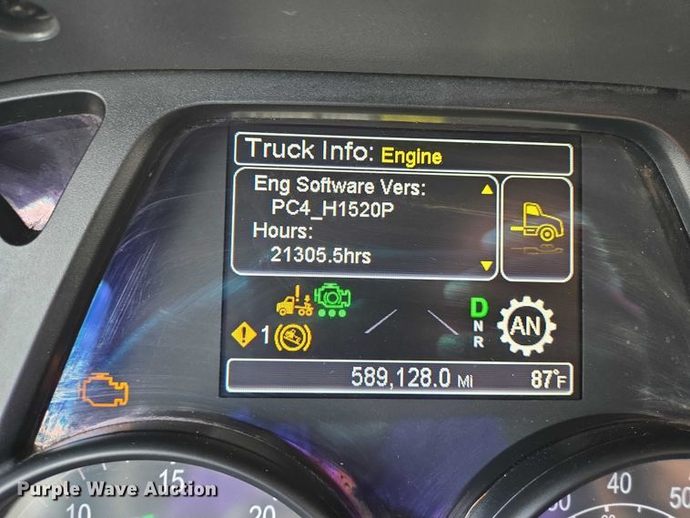 image for item DW7022 2020 Peterbilt 579 semi truck