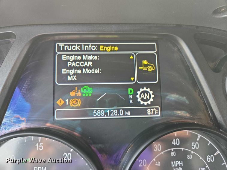 image for item DW7022 2020 Peterbilt 579 semi truck