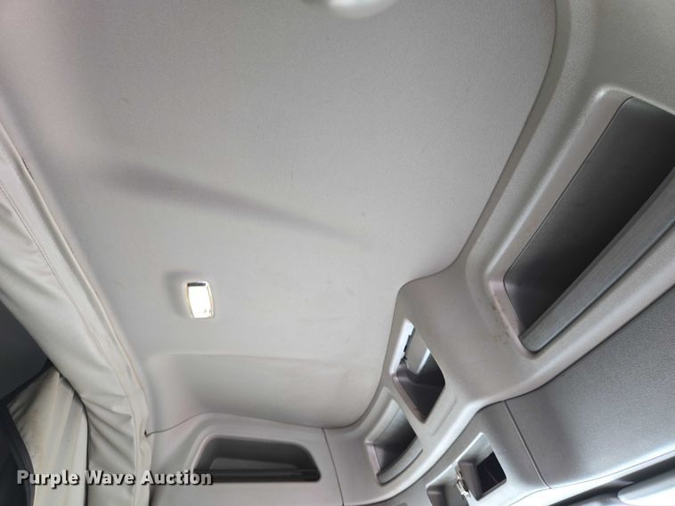 image for item DW7022 2020 Peterbilt 579 semi truck