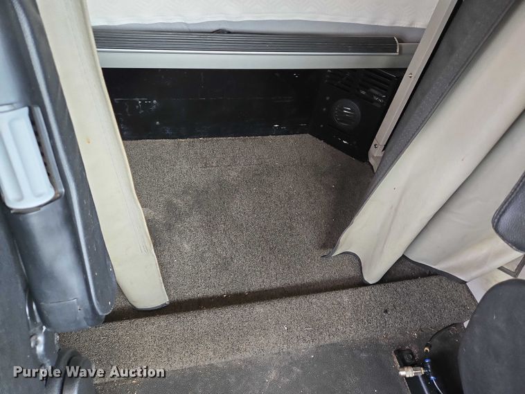 image for item DW7022 2020 Peterbilt 579 semi truck